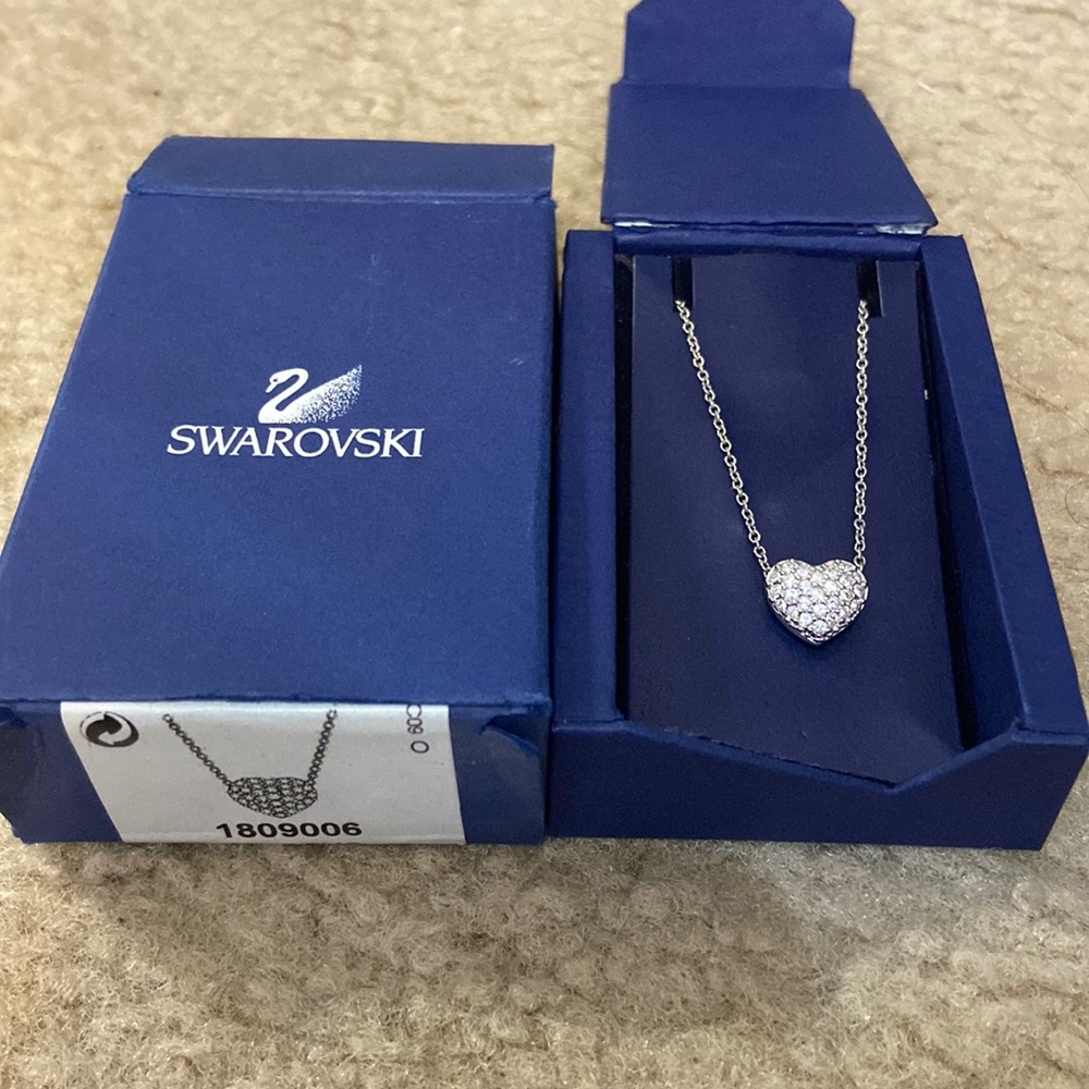 Swarovski heart pendant necklace